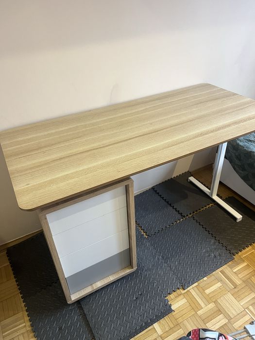 Nowoczesne, drewniane biurko z 4 szufladami – jak nowe – Białystok