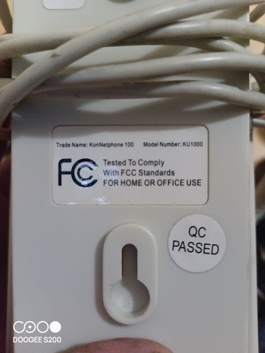 Продам п'ять стаціонарних телефонів. Один з USB