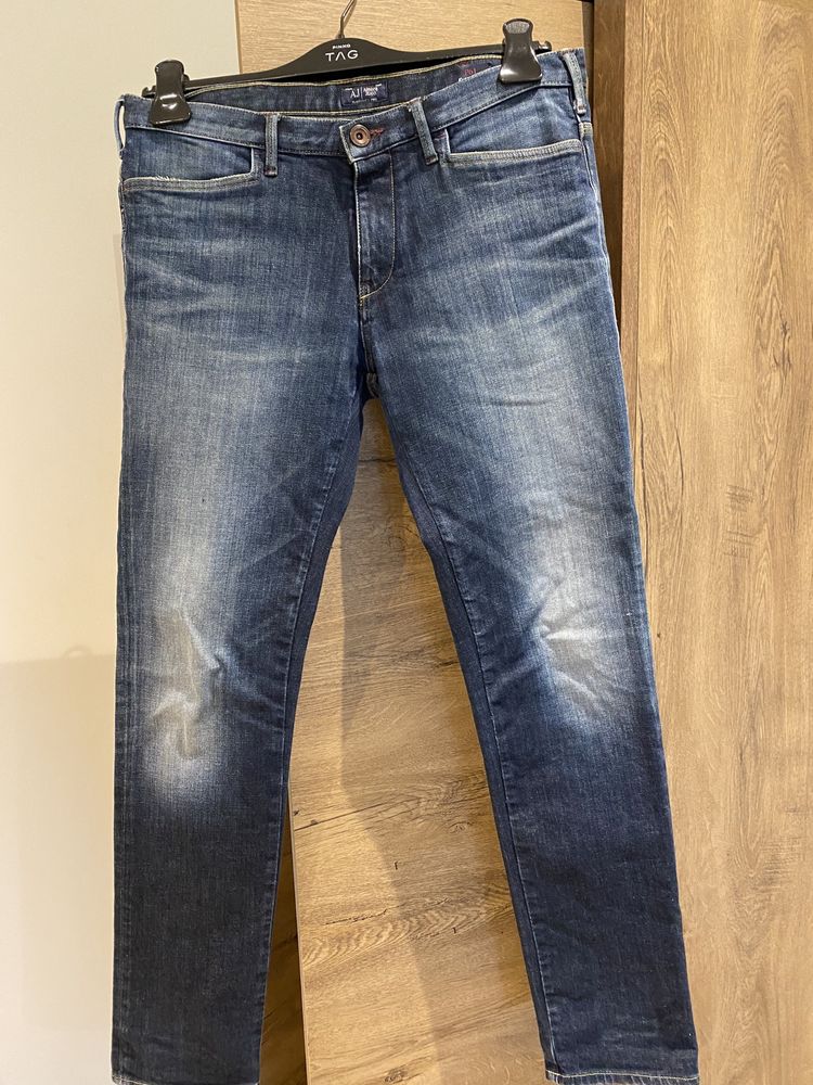 Продам Armani  мужские джинсы