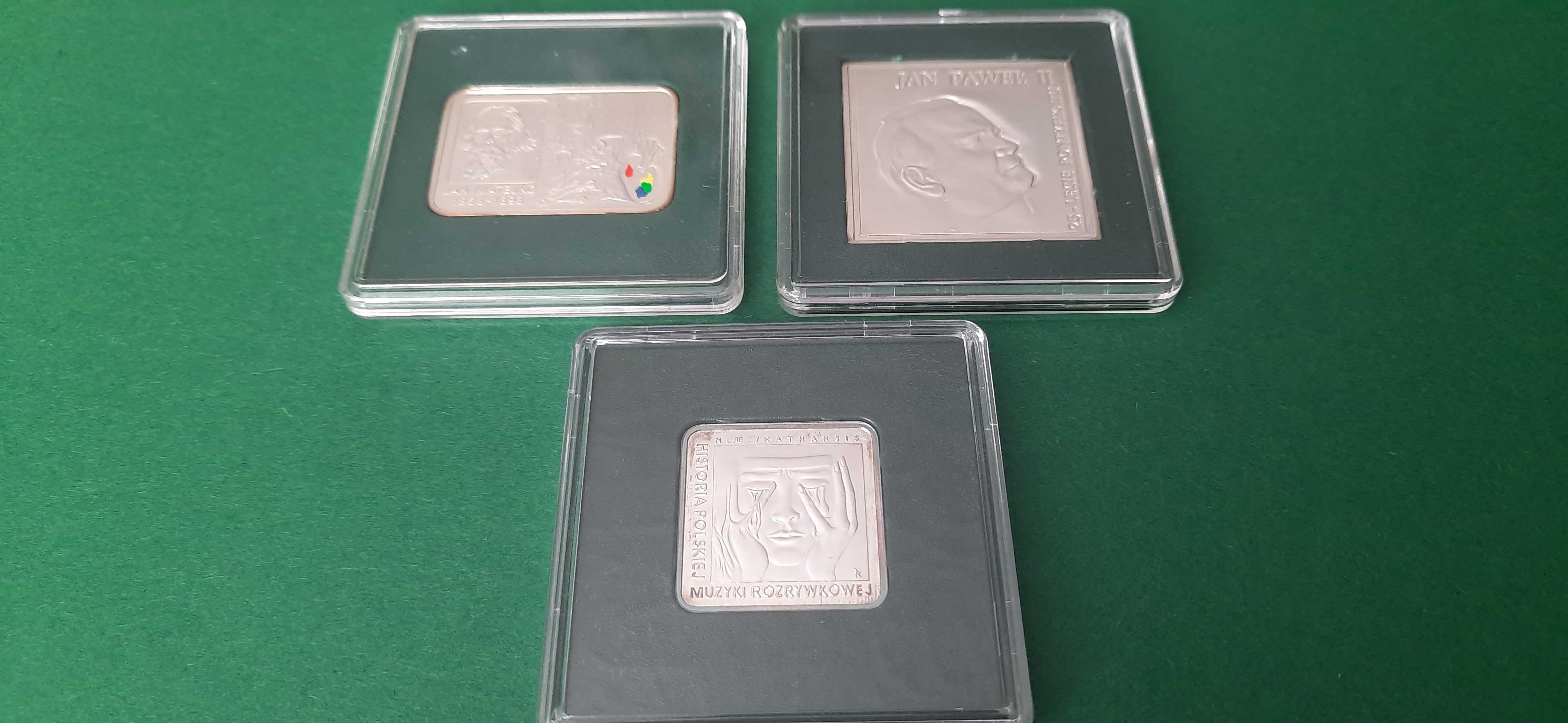 Ponad 450 gramów srebra próby 925, 18 monet 10zł i 7 monet 20zł.