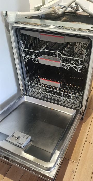 Zmywarka  bosh  60cm pod zabudowę  z frontem