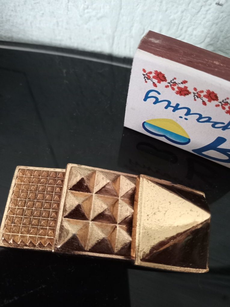 Пирамида из бронзы мини 3 см