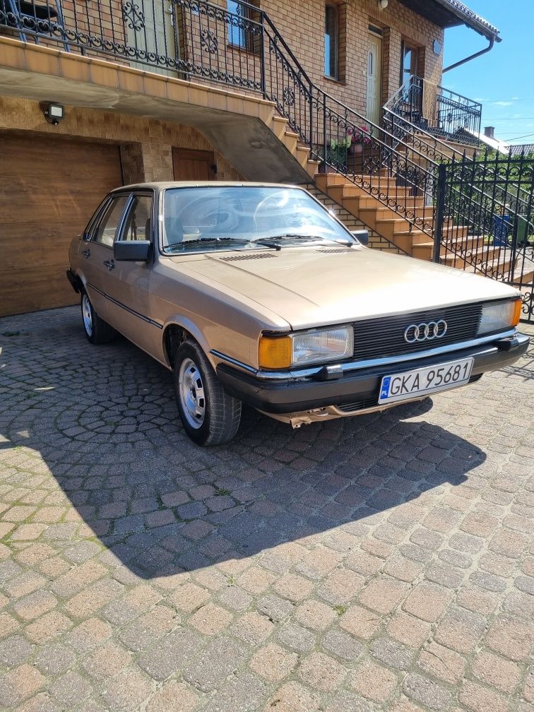 Audi 80 1981r. Baza na klasyka