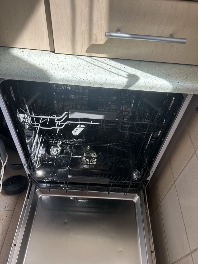 Zmywarka Whirlpool 60 cm wolnostojaca użwana 3 lata ,