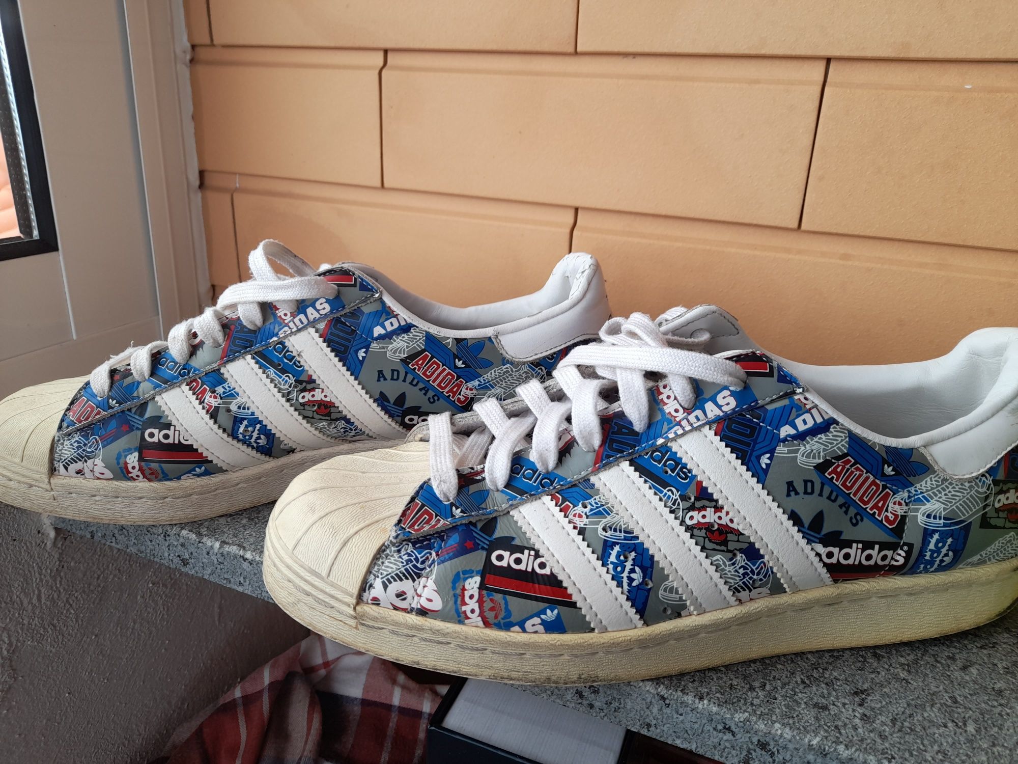 Sapatilhas Adidas 42-43 Oferta de Portes