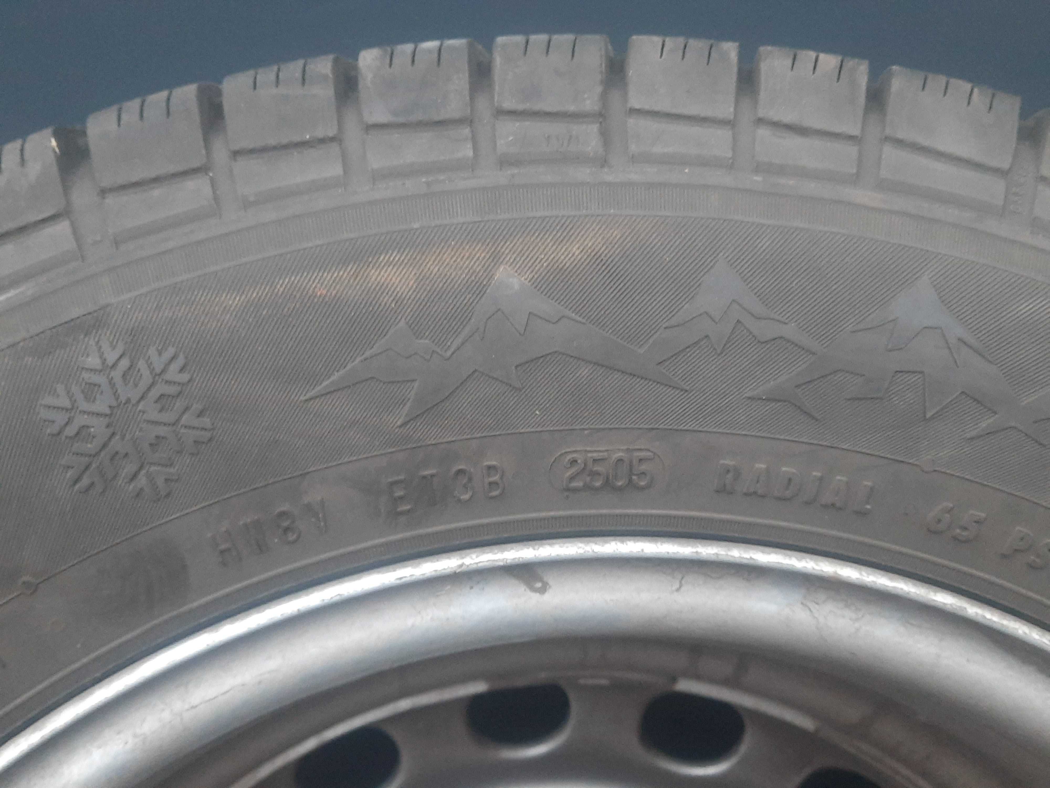 Opony zimowe z felgami 195/70 R15 C komplet