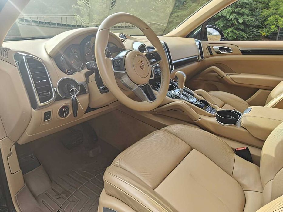 Porsche Cayenne      2015