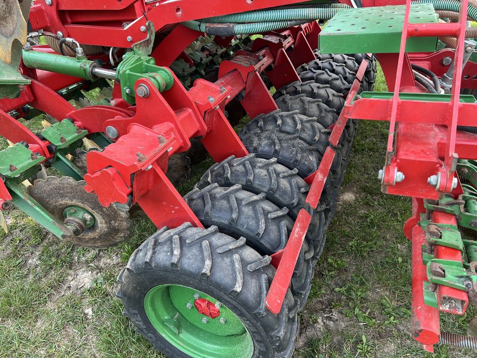 Agregat uprawowo-siewny Unia Focus FS T drive 3m pneumatyczny