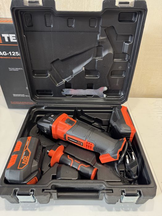 Шлифмашина угловая аккумуляторная Tekhmann TAG-125/i20 kit