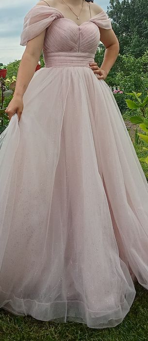 Випускне плаття вживане,в хорошому стані.