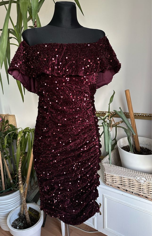 Boohoo cekinowa sukienka midi welurowa hiszpanka s 36 burgundowa