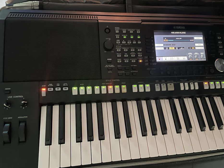 Yamaha PSR S975 piano