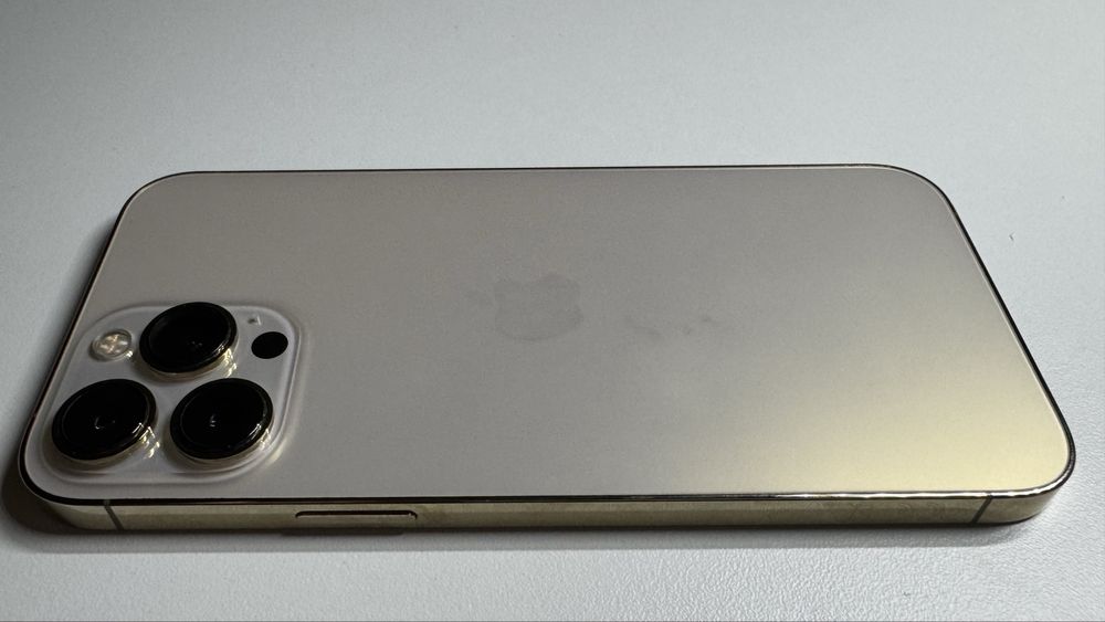 iPhone 13 Pro Max 256GB Złoty – Stan idealny + 8 etui + szkło