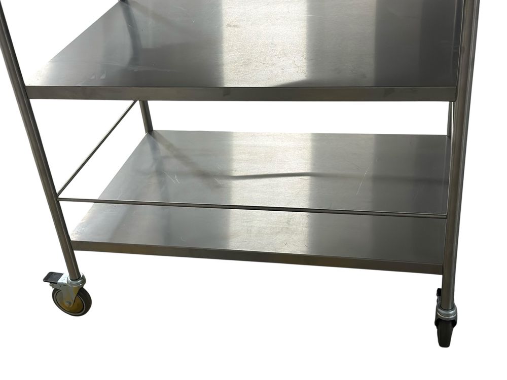 Carrinnho mesa aço inox com  rodas rubusto otimo