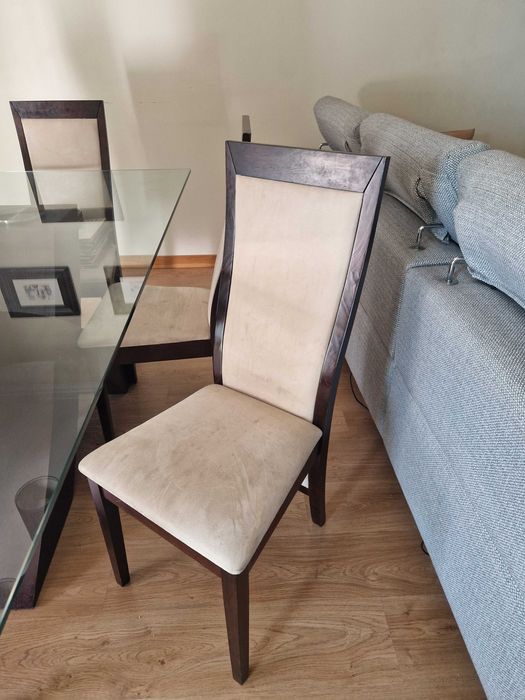 Mesa de jantar em vidro com 6 cadeiras