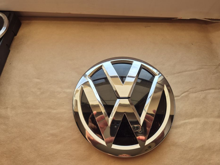 emblemat logo  przód do vw  Golf 7  Passat b8 średnica 14 cm wersja  b
