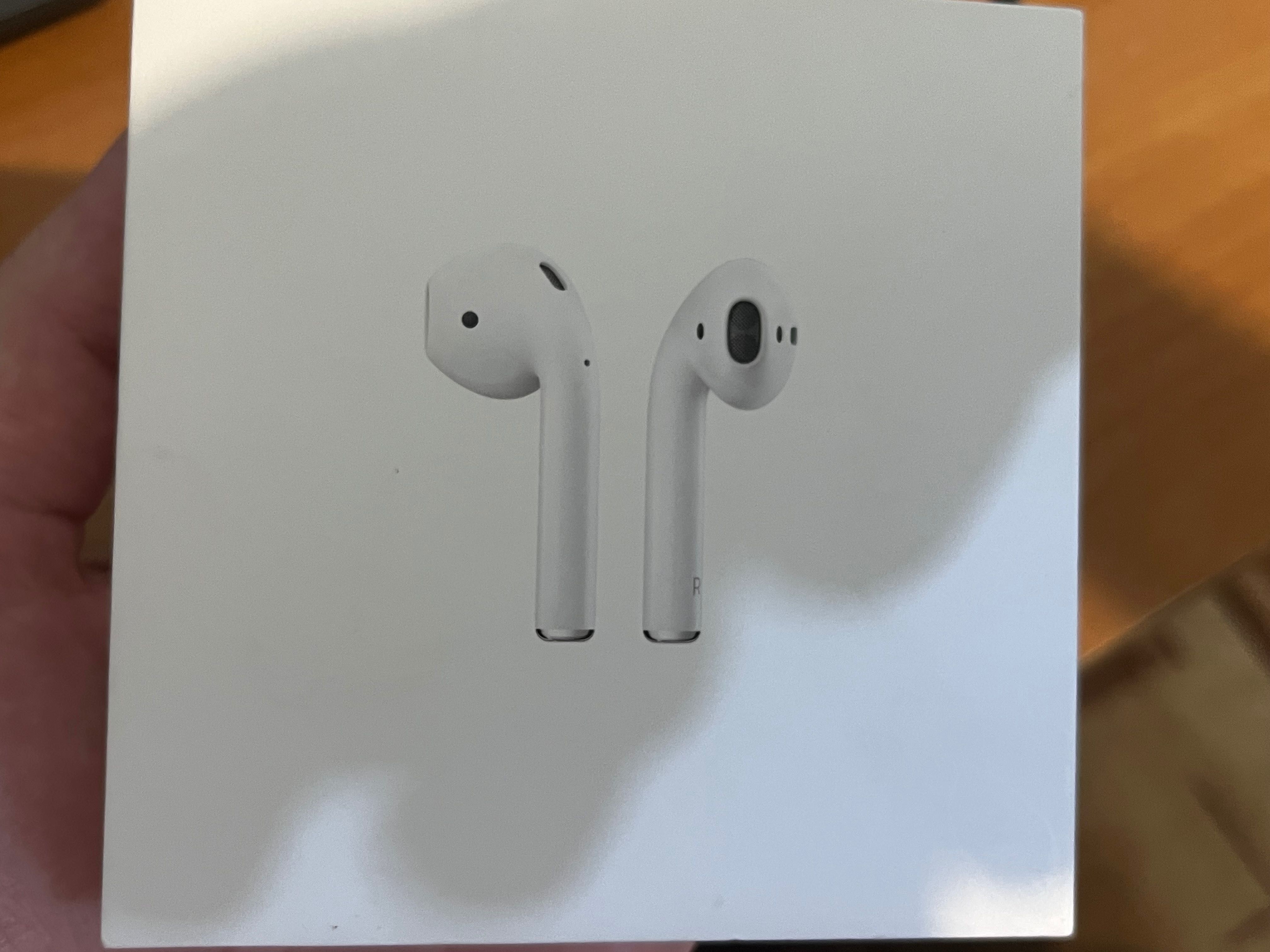 Продам Apple AirPods 2