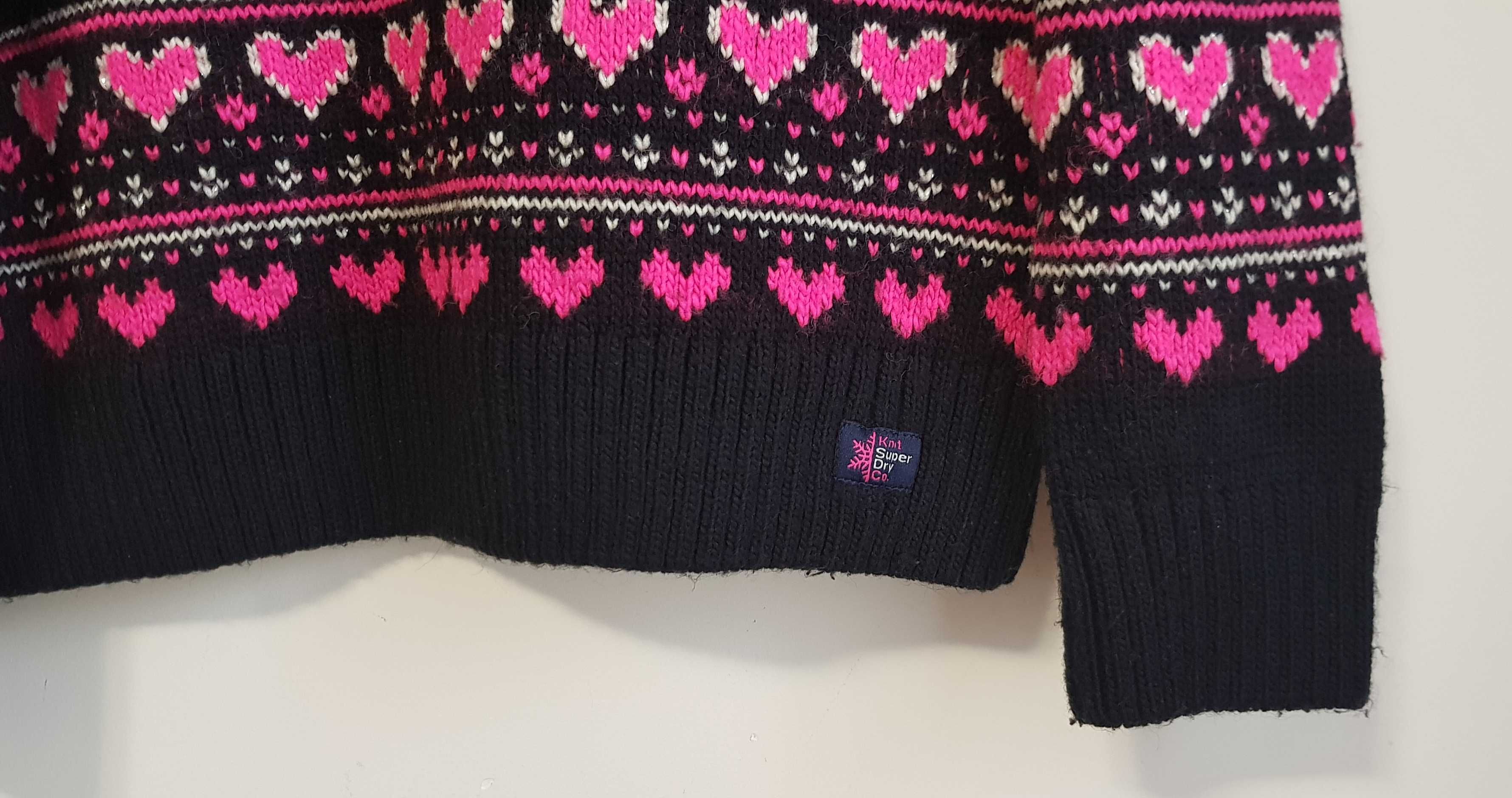 Nowy damski sweter zimowy w serca serduszka Superdry rozm. S/M/L/XL