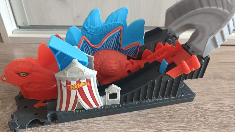 HOT WHEELS CITY Zestaw Atak Stegozaura