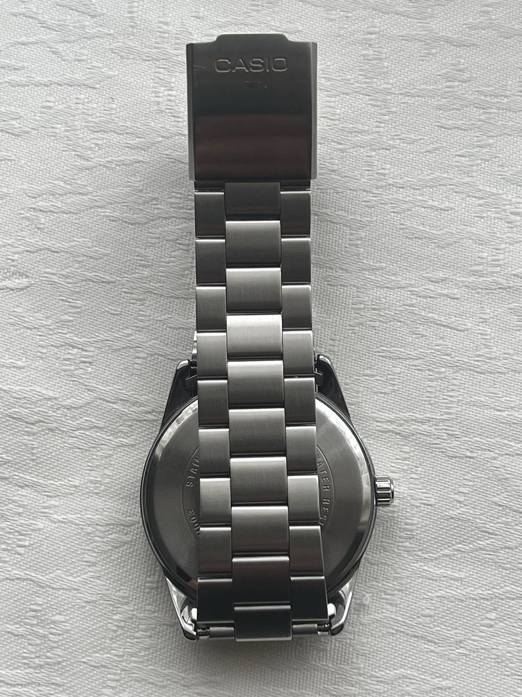 продаю годинник. Casio