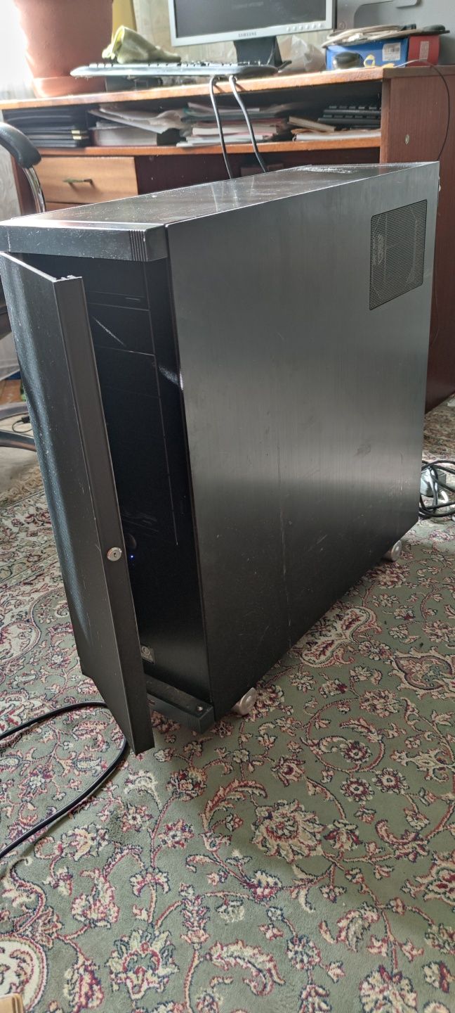 корпус lian-li pc-v2100b plus II