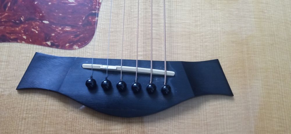 Gitara elektroakustyczna Taylor 210 CE leworęczna