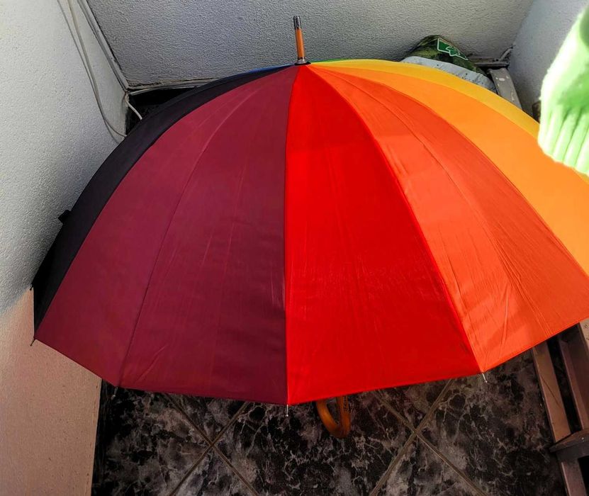 Piękny tęczowy duży parasol Falcone