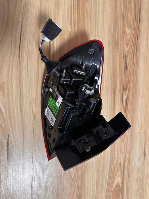 J792418200 J792418310 kia ceed ліхтар зад фонарь led лампа 92402j7150