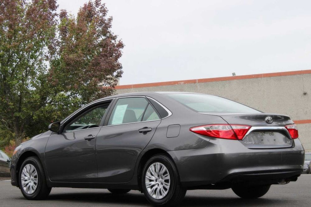 Toyota Camry LE      2015