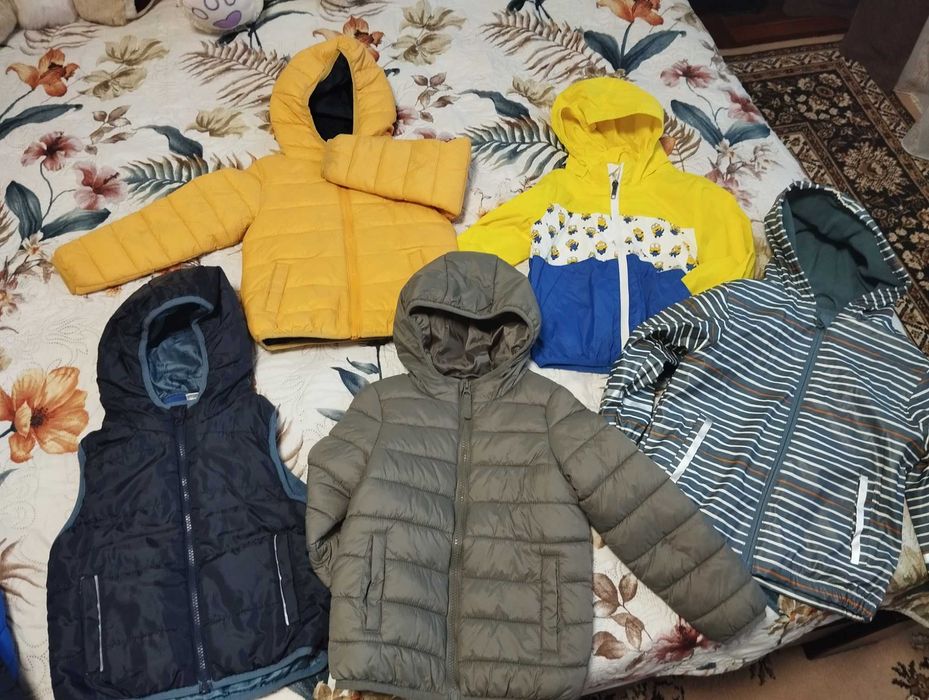 Верхняя одежда на 2-5 лет для мальчика.