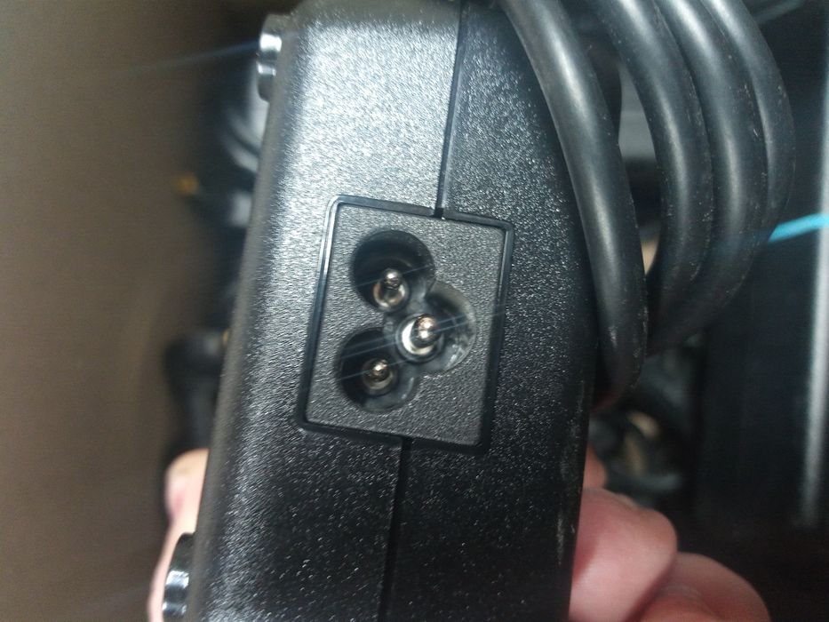 Електрошрот Fujitsu Asus 150W блок живлення оригінал 19V 7.89A 5.5x2.5