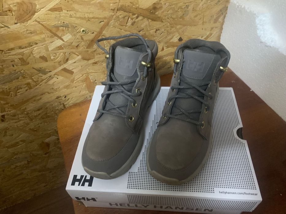 Продам зимові водонепроникні черевики  унісекс 40 р фірми НН