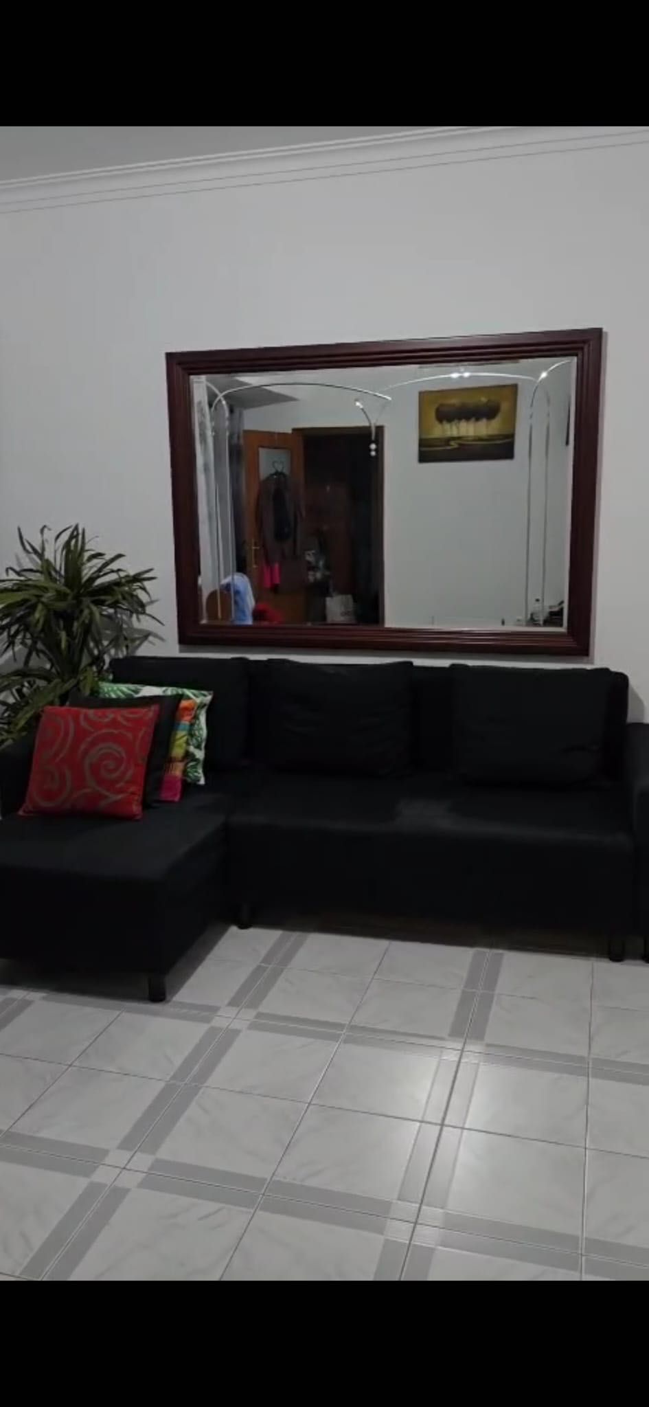 Sofá cama preto, com chaise lounge