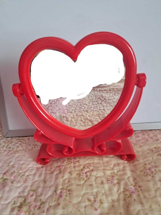Espelho em forma de coração para crianças
