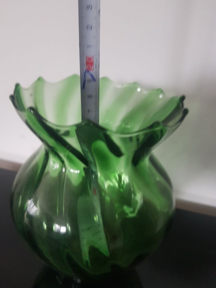 Stsry wazon , lata 50, zielone szklo