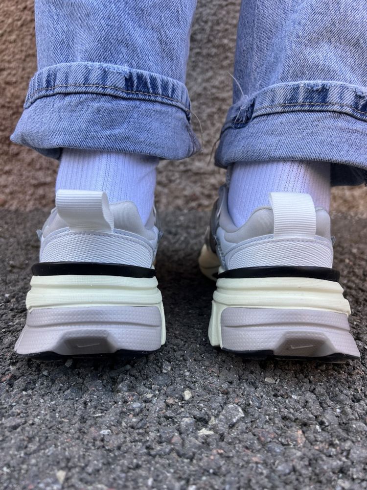 Жіночі кросівки Nike V2K Run