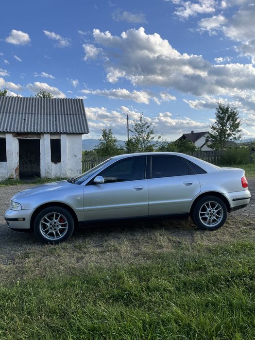 Автомобіль Audi A4B5.