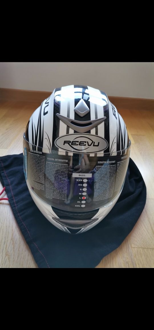 Capacete semi novo  Reevu