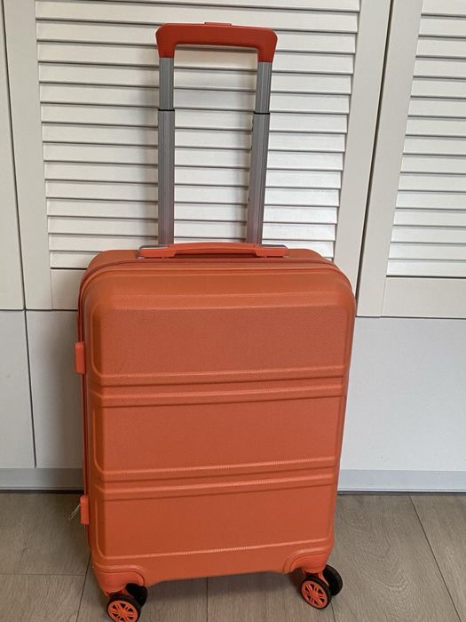 Продам валіцу на колесах