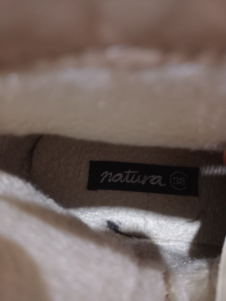 Botas da marca Natura semi-novas tamanho 38