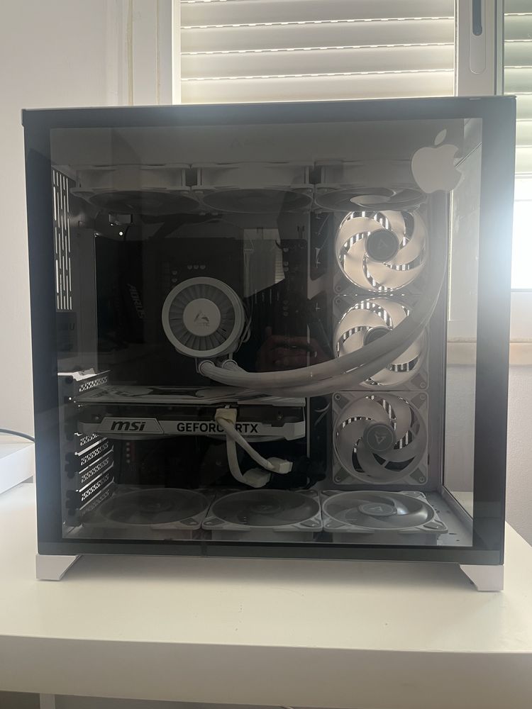 PC GAMER - Ryzen 7 57003D | RTX 4070 Super