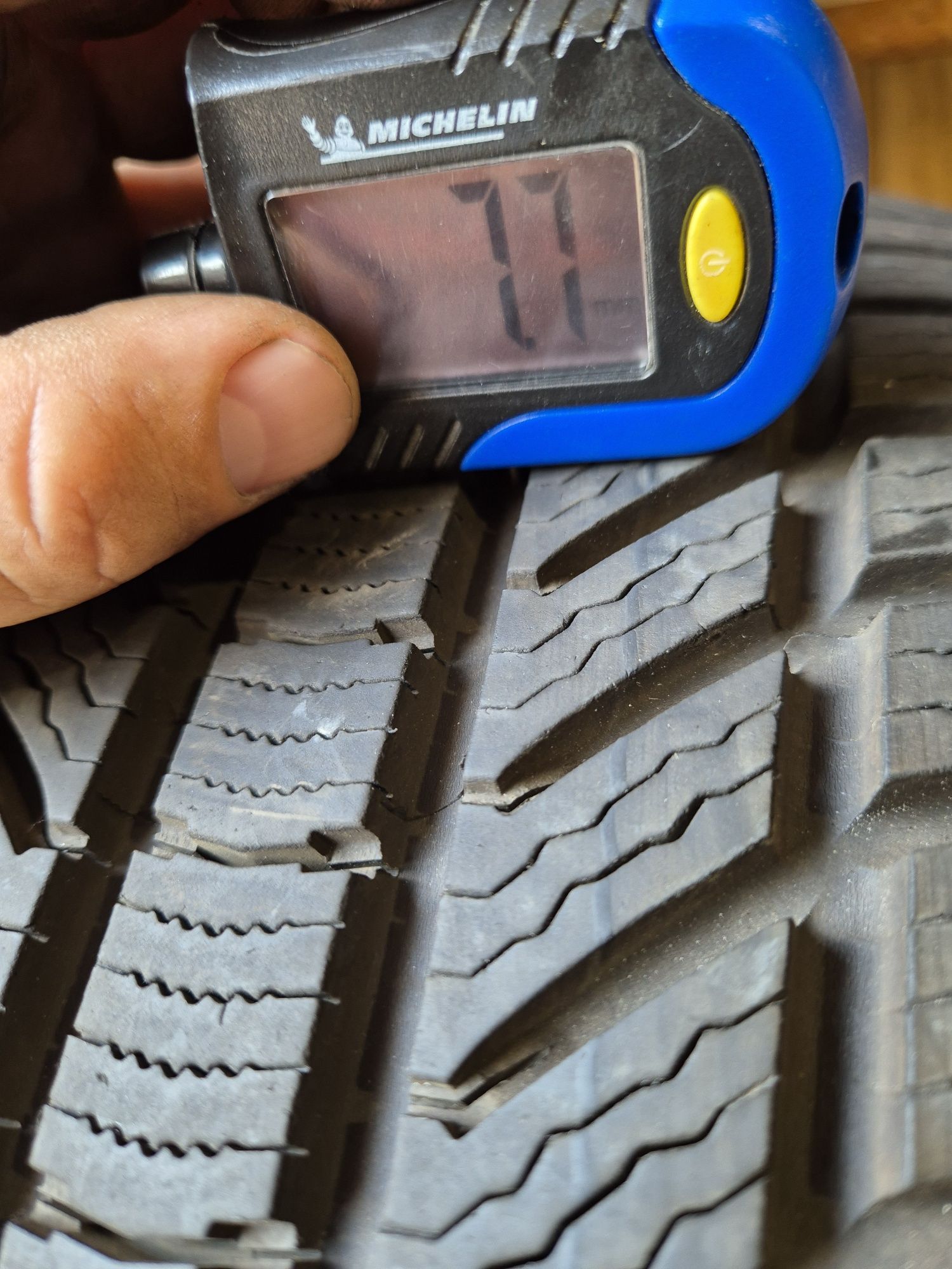 235/60/18 Continental para zima 7,5mm 2022r