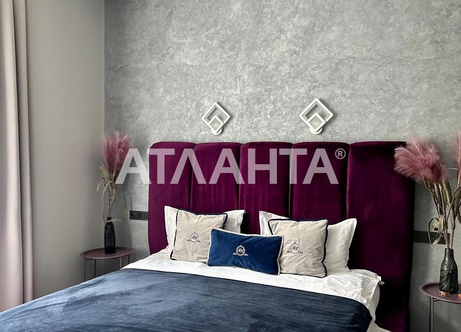 Продаються діючі апартаменти в центрі Львова.