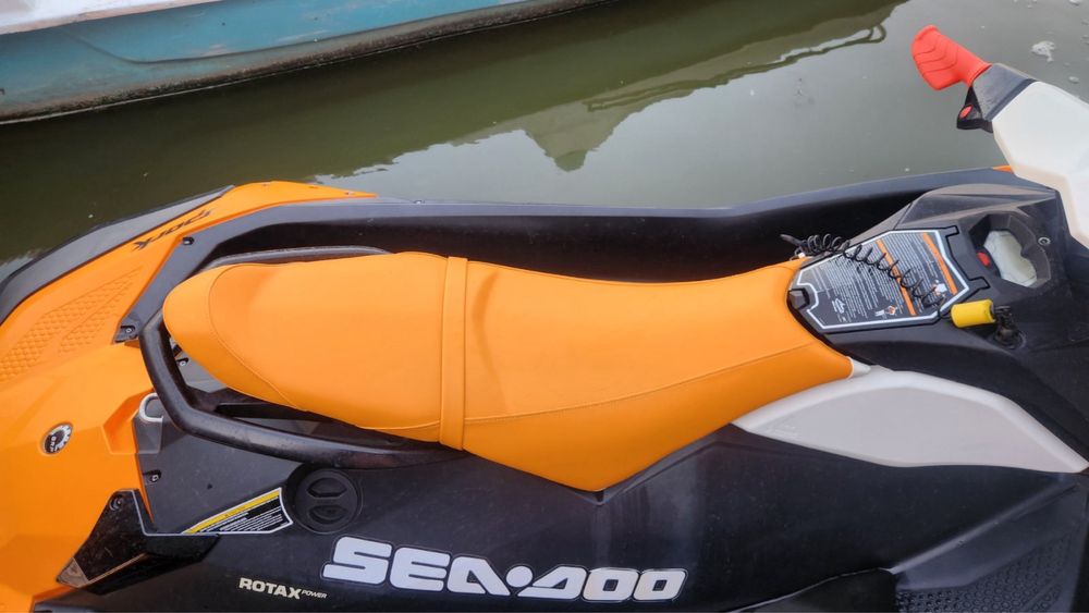 Brp spark гидроцикл