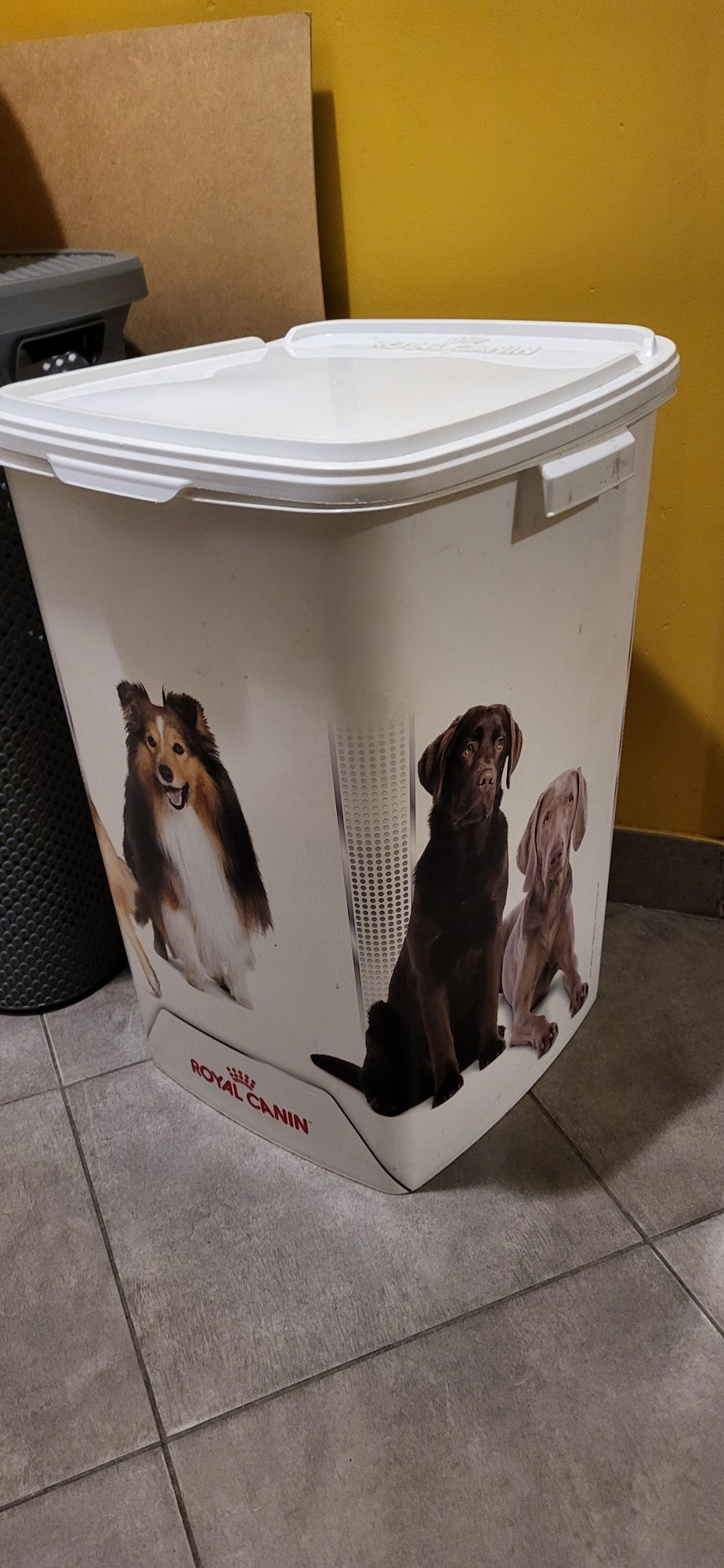 Pojemnik na karmę dla psa