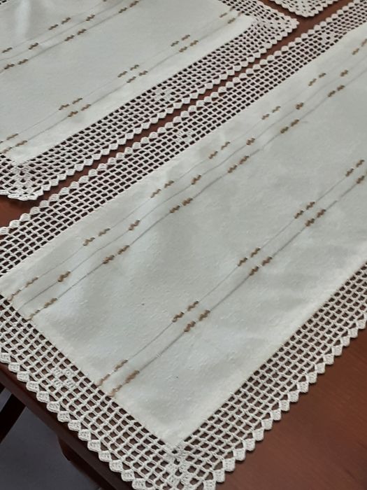Conjunto  de panos de quarto  em tecido e croché  linha 12 bêje