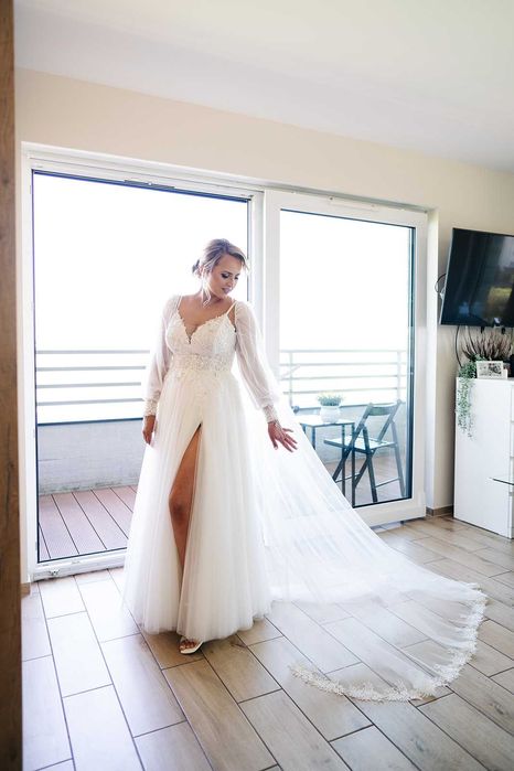 Suknia ślubna w kol. Ivory-koronka-tiul/długi welon/dokładane rękawy