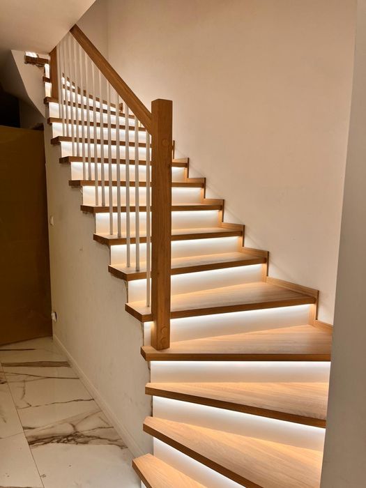 Schody z litego drewna w konkurencyjnej cenie, zapraszamy do kontaktu!