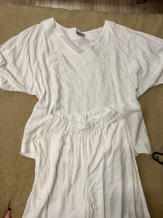 Bialy komplet bluzka i spodnie