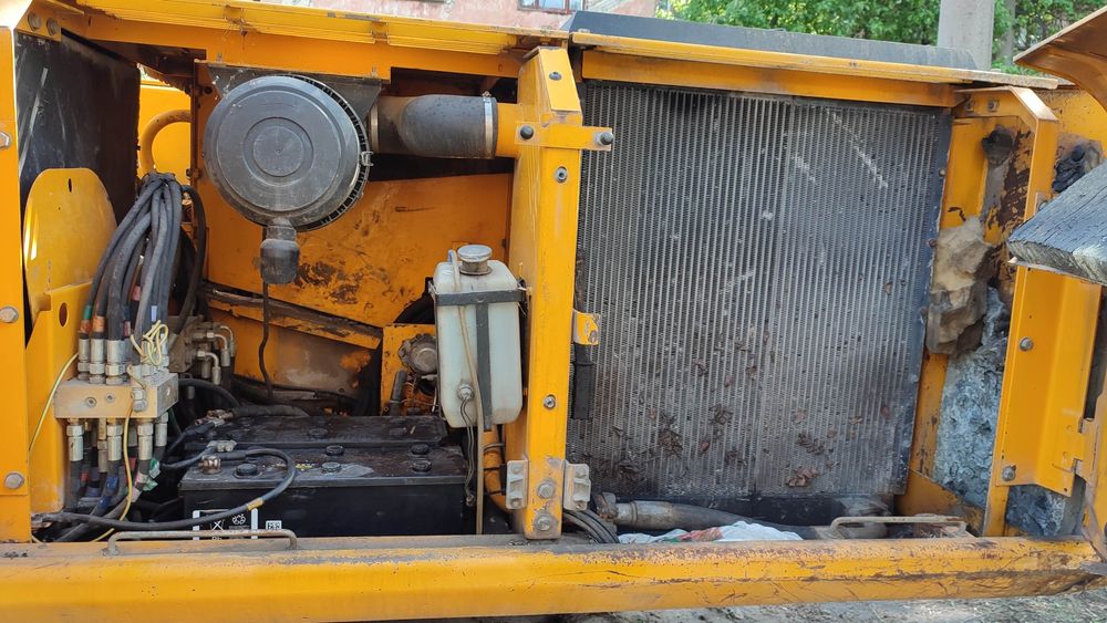 JCB JS 220 LC гусеничный